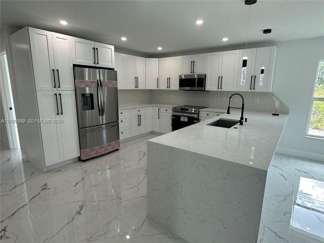 1125 MILWAUKEE BOULEVARD, Lehigh Acres, FL 33974