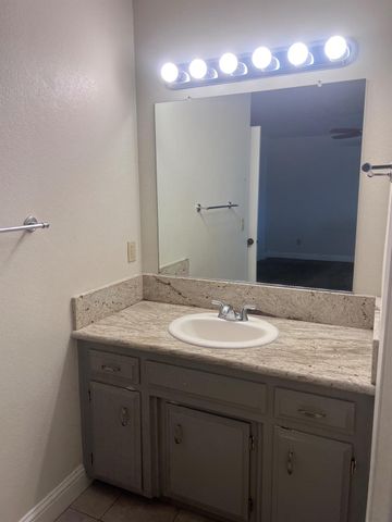 2245 Mission St, Turlock, CA 95380