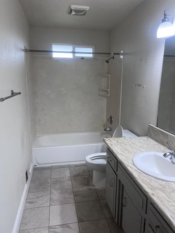 2245 Mission St, Turlock, CA 95380