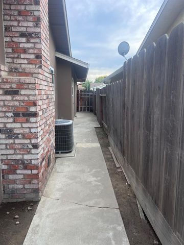 2245 Mission St, Turlock, CA 95380