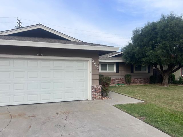 2245 Mission St, Turlock, CA 95380