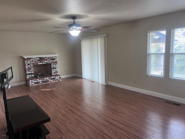 2245 Mission St, Turlock, CA 95380