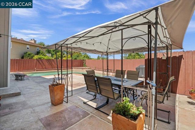 118 Cottonwood Ct, Hercules, CA 94547