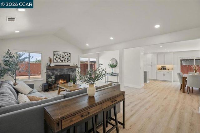 118 Cottonwood Ct, Hercules, CA 94547