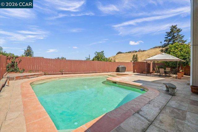 118 Cottonwood Ct, Hercules, CA 94547