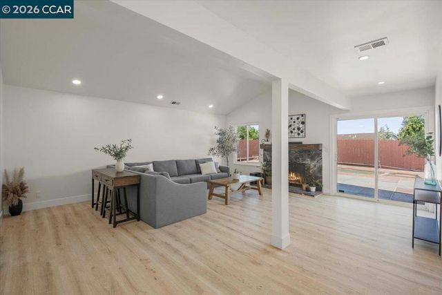 118 Cottonwood Ct, Hercules, CA 94547