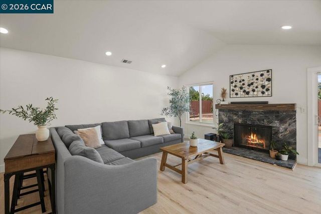 118 Cottonwood Ct, Hercules, CA 94547