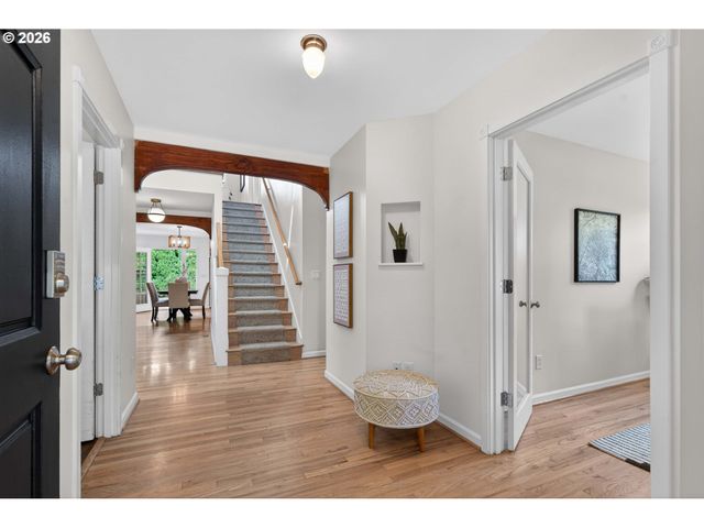 3665 Se RAYMOND St, Portland, OR 97202