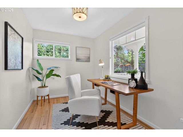 3665 Se RAYMOND St, Portland, OR 97202