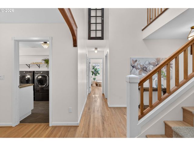 3665 Se RAYMOND St, Portland, OR 97202