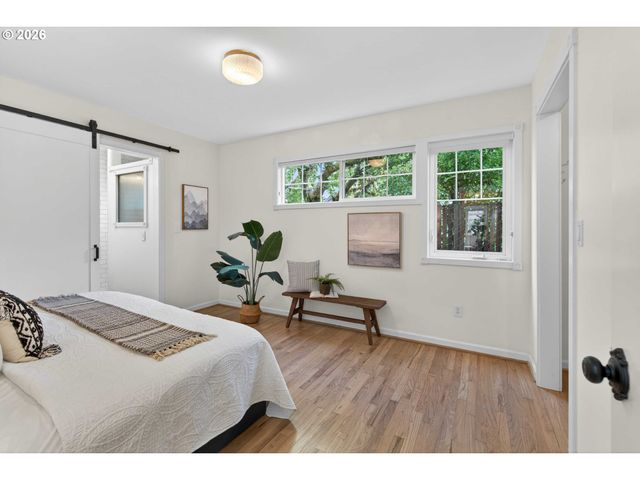 3665 Se RAYMOND St, Portland, OR 97202