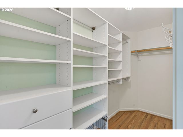 3665 Se RAYMOND St, Portland, OR 97202