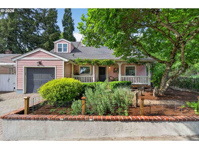 3665 Se RAYMOND St, Portland, OR 97202