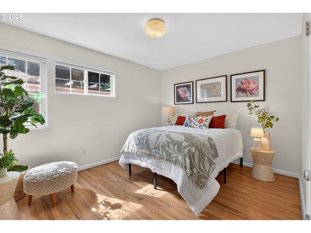 3665 Se RAYMOND St, Portland, OR 97202