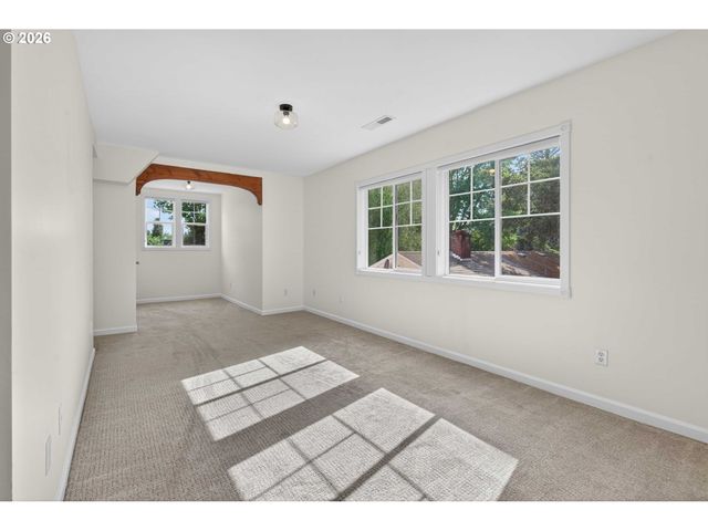 3665 Se RAYMOND St, Portland, OR 97202