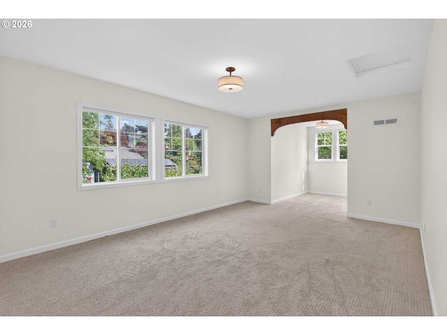 3665 Se RAYMOND St, Portland, OR 97202