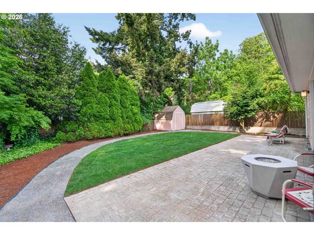 3665 Se RAYMOND St, Portland, OR 97202