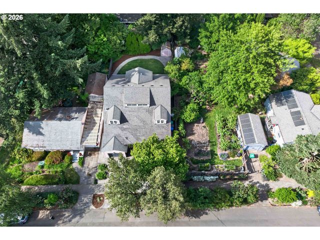 3665 Se RAYMOND St, Portland, OR 97202