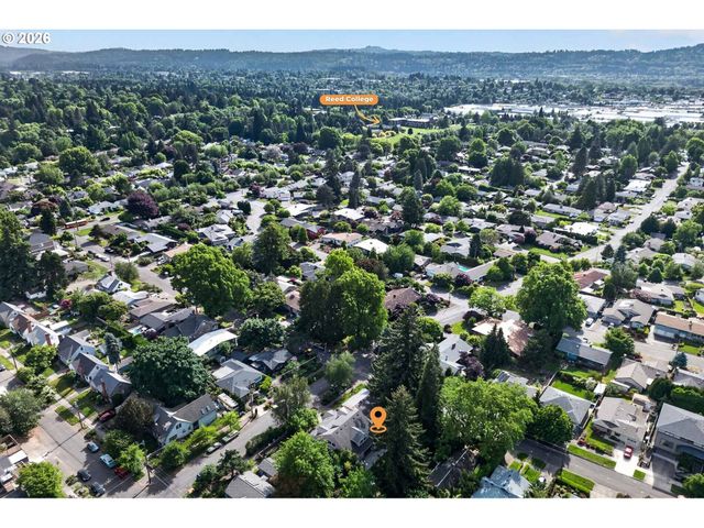 3665 Se RAYMOND St, Portland, OR 97202