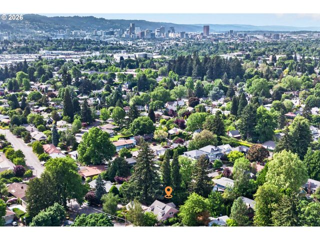 3665 Se RAYMOND St, Portland, OR 97202