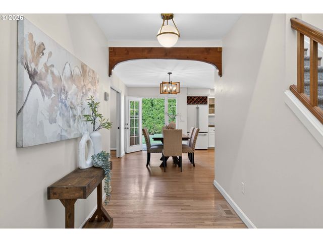 3665 Se RAYMOND St, Portland, OR 97202