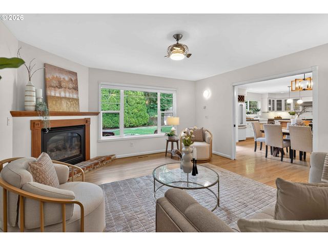 3665 Se RAYMOND St, Portland, OR 97202