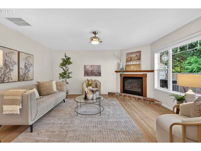 3665 Se RAYMOND St, Portland, OR 97202