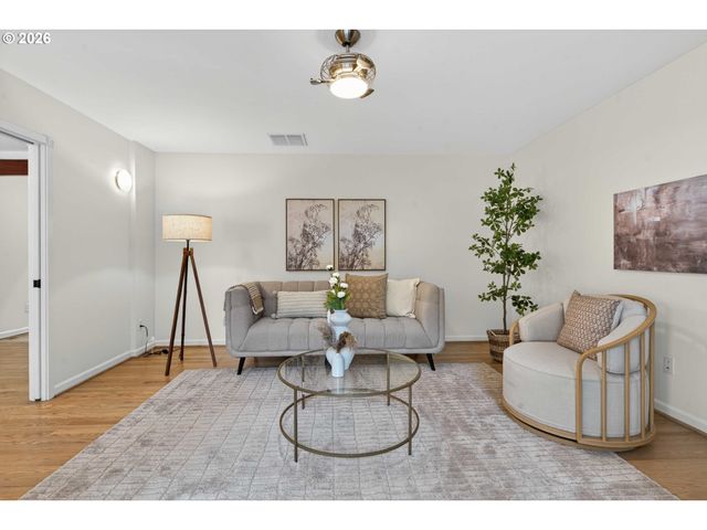 3665 Se RAYMOND St, Portland, OR 97202