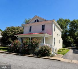 213 E STONEWALL DR, Front Royal, VA 22630