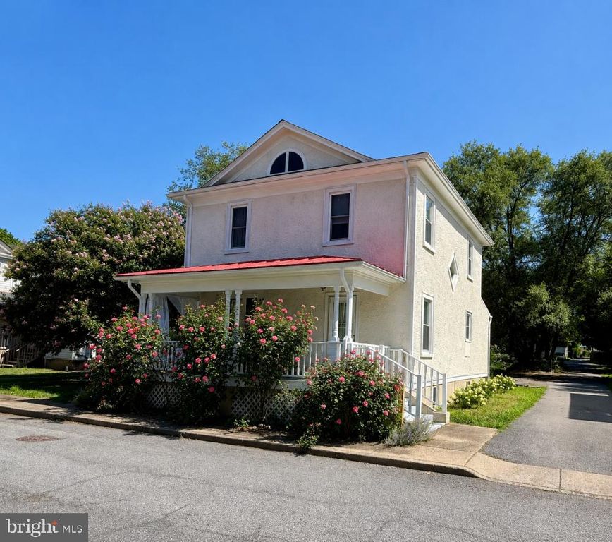 213 E STONEWALL DR, Front Royal, VA 22630