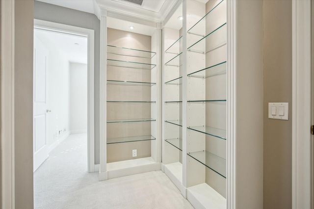 1100 Uptown Park Boulevard 23, Houston, TX 77056