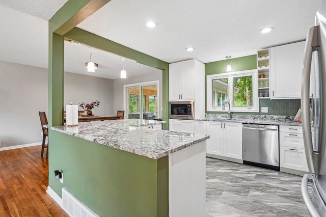 1880 Gold Trail, Eagan, MN 55122