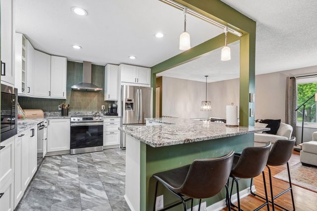 1880 Gold Trail, Eagan, MN 55122
