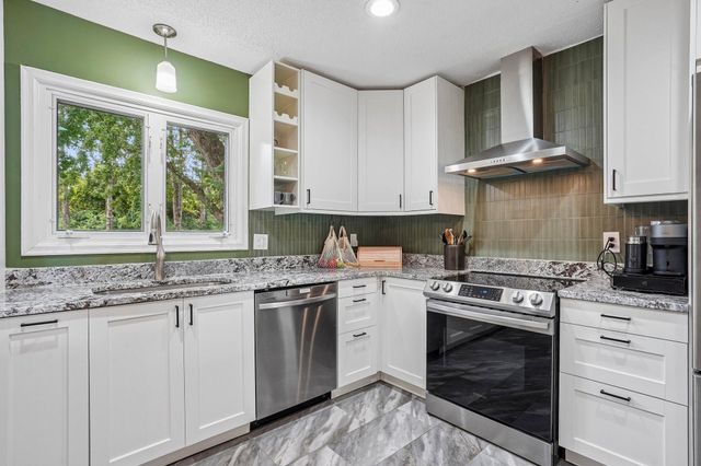 1880 Gold Trail, Eagan, MN 55122