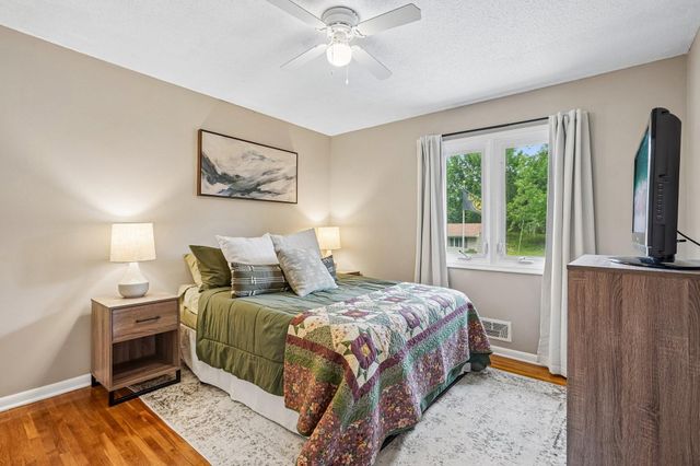 1880 Gold Trail, Eagan, MN 55122