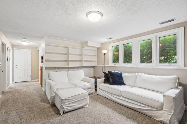 1880 Gold Trail, Eagan, MN 55122