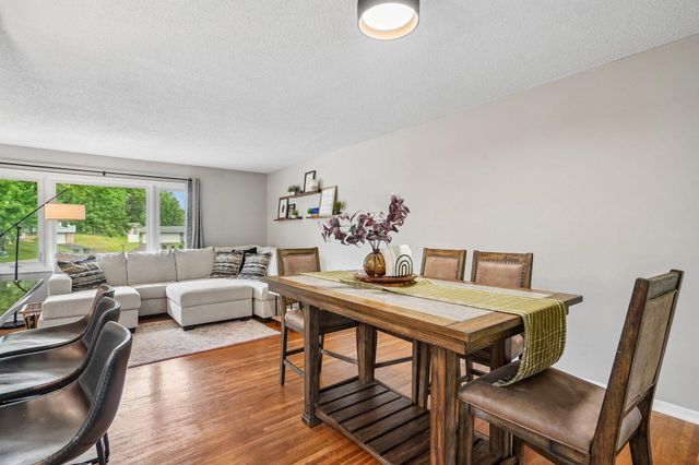 1880 Gold Trail, Eagan, MN 55122