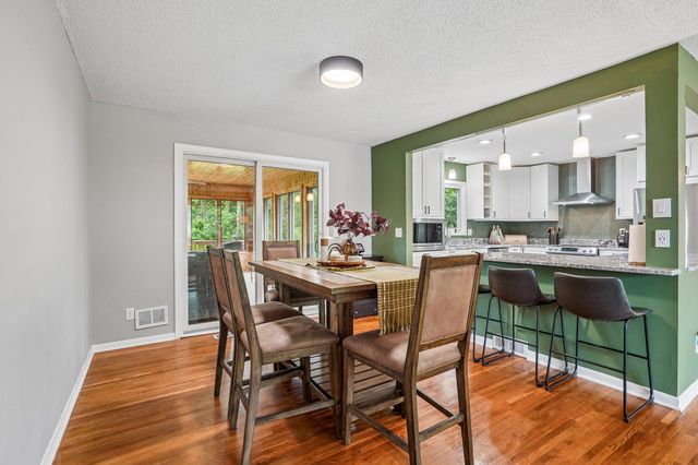 1880 Gold Trail, Eagan, MN 55122