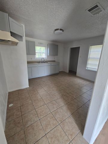 4503 Bradshaw Street, Dallas, TX 75215