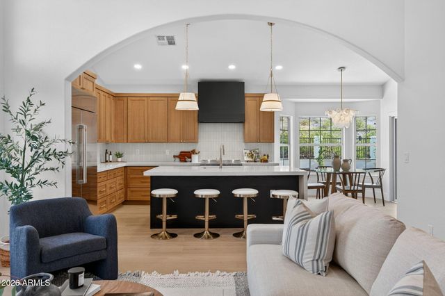 1635 E SILVERWOOD Drive, Phoenix, AZ 85048