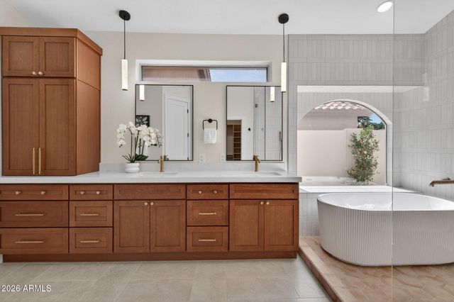 1635 E SILVERWOOD Drive, Phoenix, AZ 85048