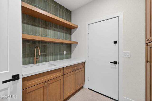 1635 E SILVERWOOD Drive, Phoenix, AZ 85048