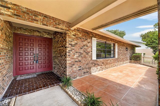 1903 COUNTRY CLUB COURT, Plant City, FL 33566