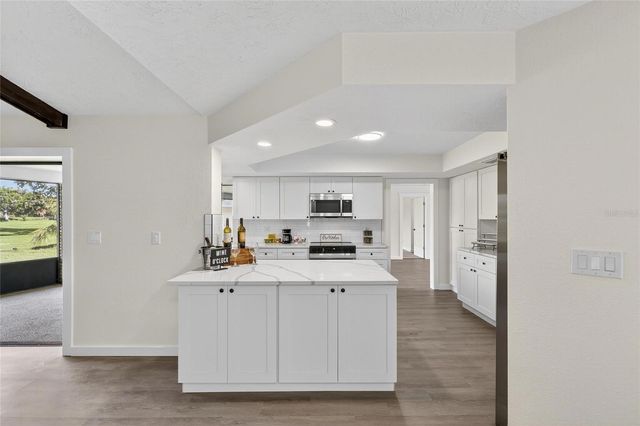 1903 COUNTRY CLUB COURT, Plant City, FL 33566