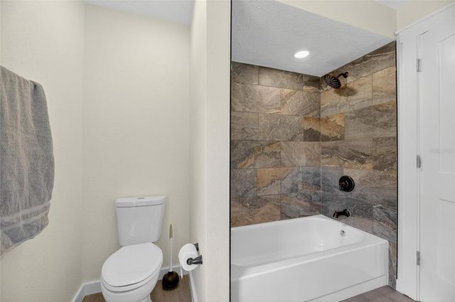 1903 COUNTRY CLUB COURT, Plant City, FL 33566