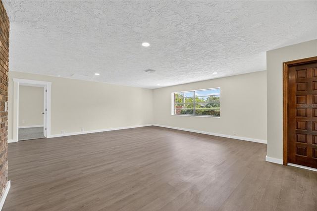 1903 COUNTRY CLUB COURT, Plant City, FL 33566