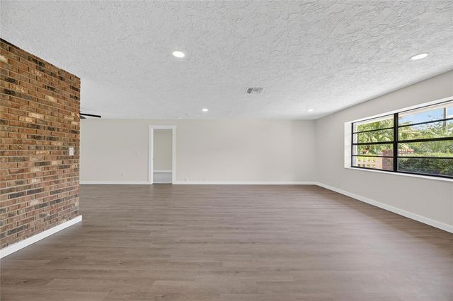 1903 COUNTRY CLUB COURT, Plant City, FL 33566