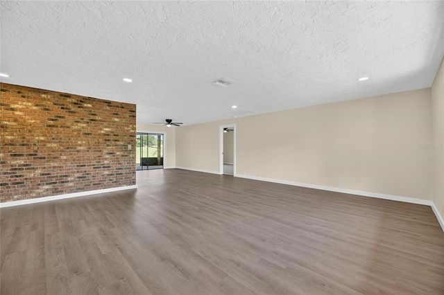1903 COUNTRY CLUB COURT, Plant City, FL 33566