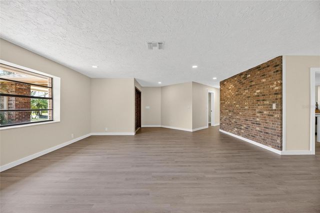 1903 COUNTRY CLUB COURT, Plant City, FL 33566
