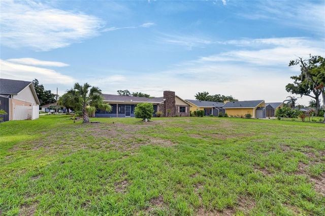 1903 COUNTRY CLUB COURT, Plant City, FL 33566
